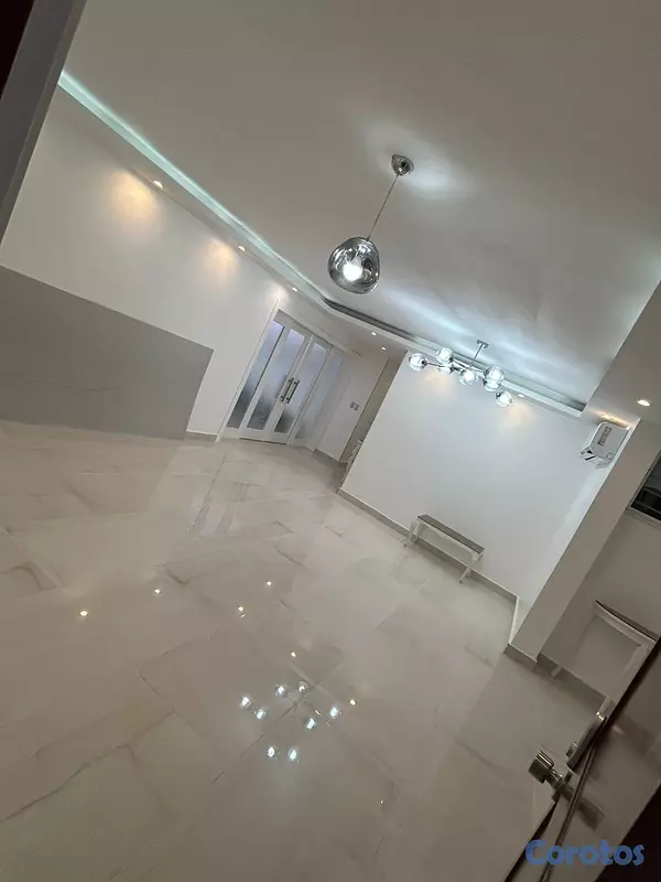 apartamentos - Alquilo Apartamento  3er piso proximo a almacenes  3
