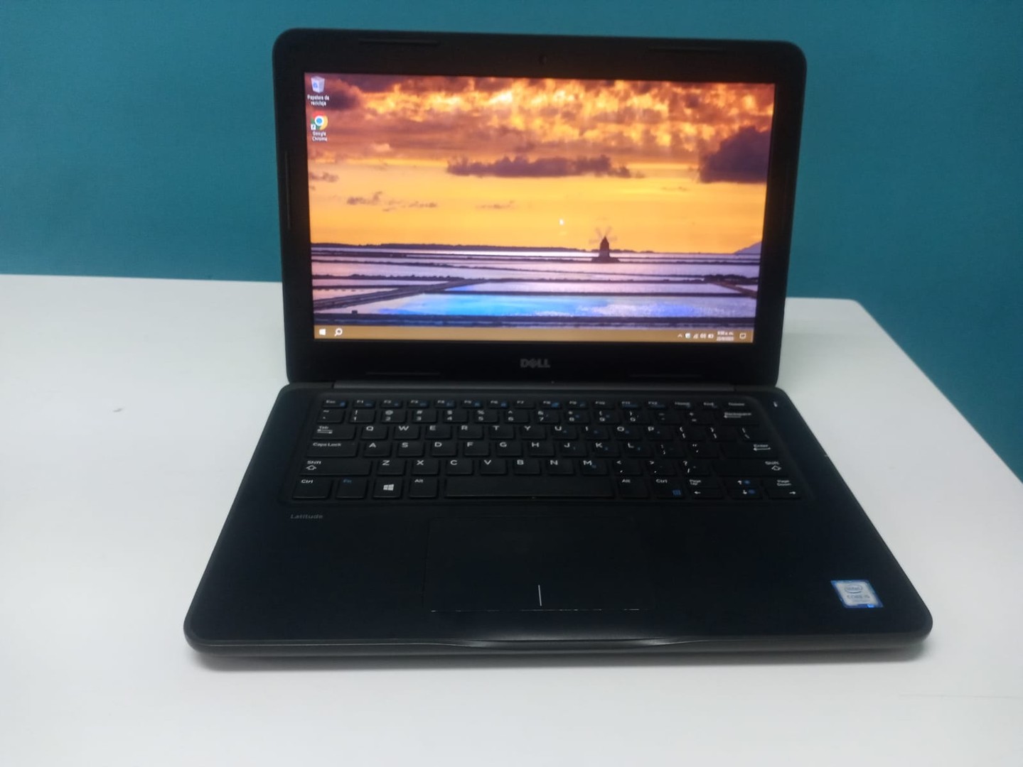 computadoras y laptops - Laptop, Dell Latitude 3380 / 7th Gen, Intel Core i5 / 8GB DDR4 / 256GB SSD
