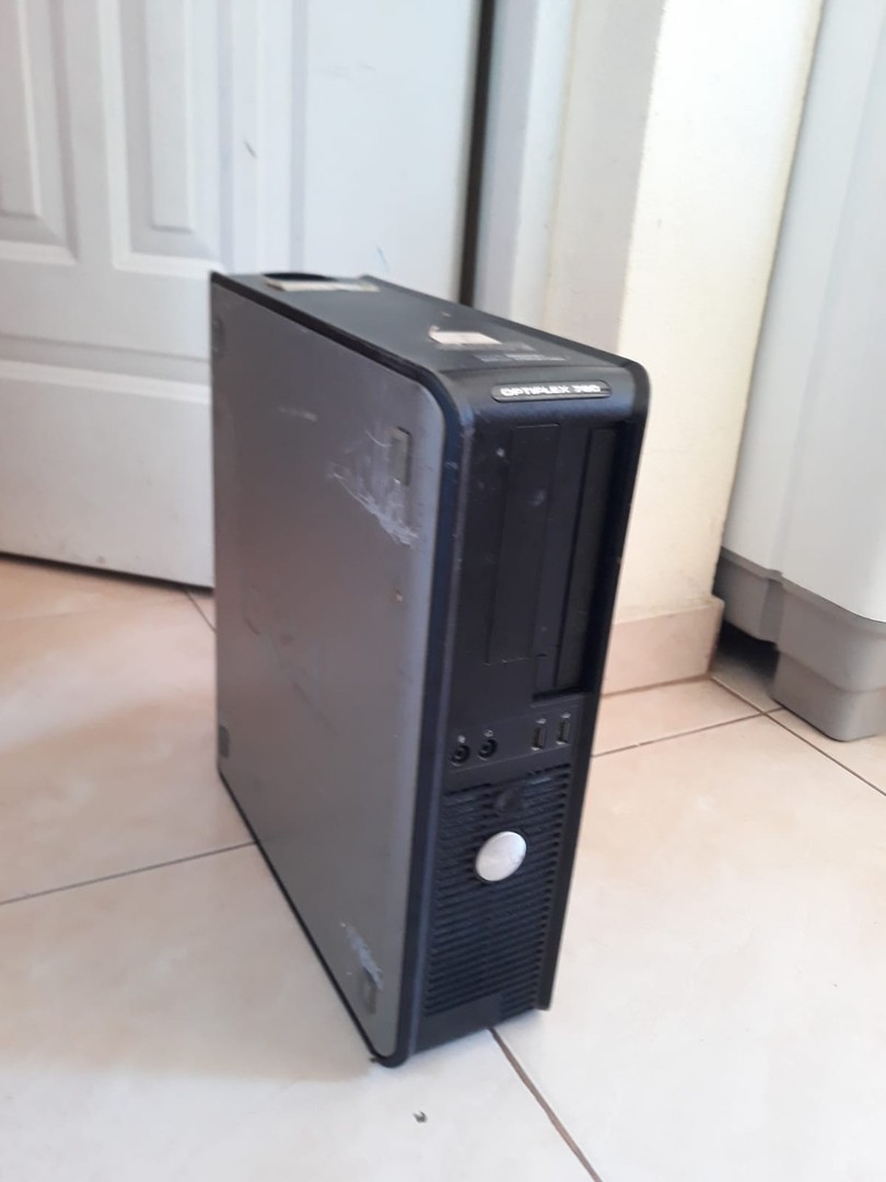 computadoras y laptops - MIL PESOS (1,000)
PC optiplex 780
2 GB de Memoria ram
cesador intel (R) 148Gb