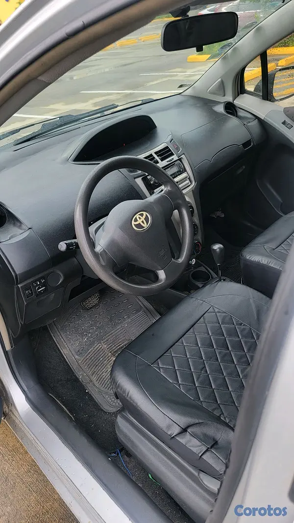 carros - toyota vitz 7