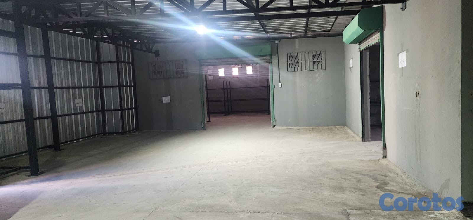 otros inmuebles - Venta de local tipo nave comercial en ensanche quisquella Distrito nacional  3