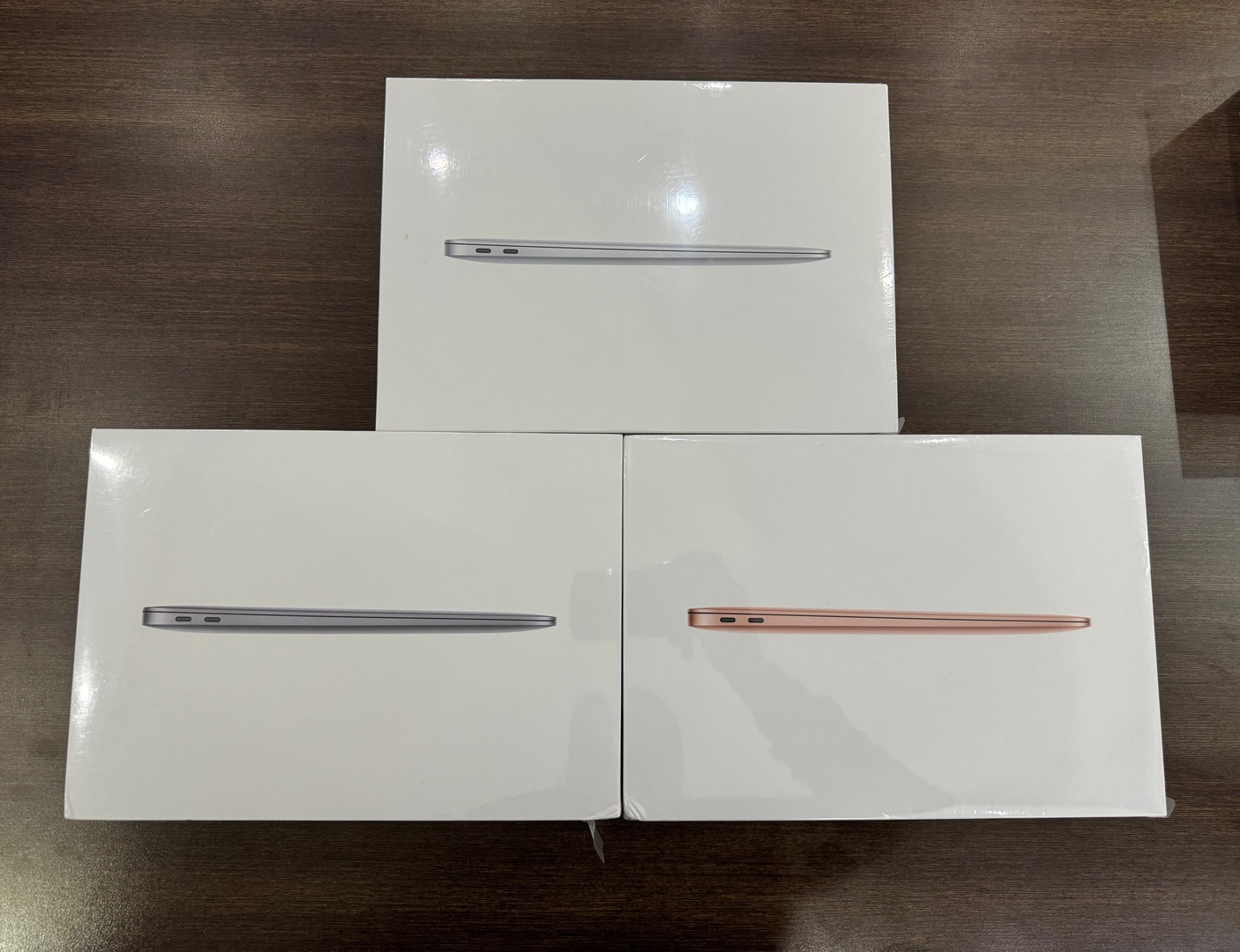 computadoras y laptops - MacBook Air 2020 13 inch/ M1 Apple Chip/ 256GB / 8GB RAM - Sellada $ 47,995 NEG