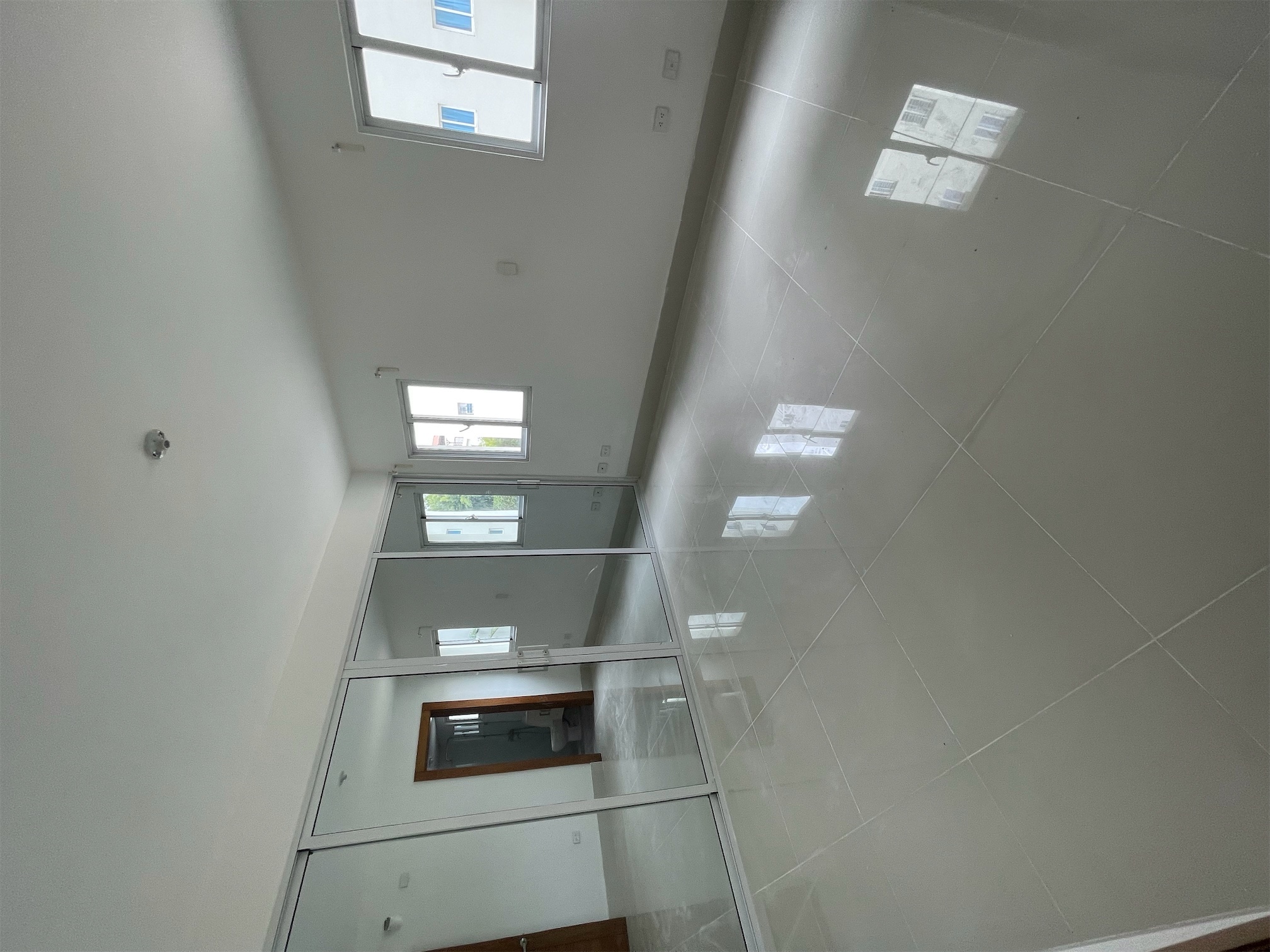 Corotos Evelin Martínez Real Estate vende en Torre Real V1 bajado de