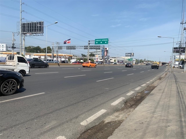 oficinas y locales comerciales - Excelente local 450 metros  prados 4
