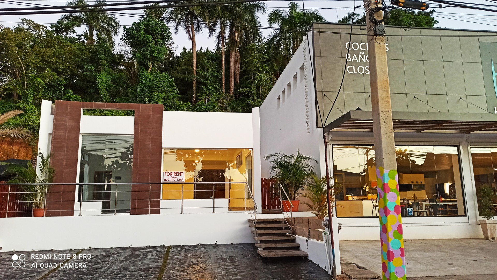 oficinas y locales comerciales - Local, Las Terrenas, 300 metros de la playa, calle duarte, 80 metros cuadrados.