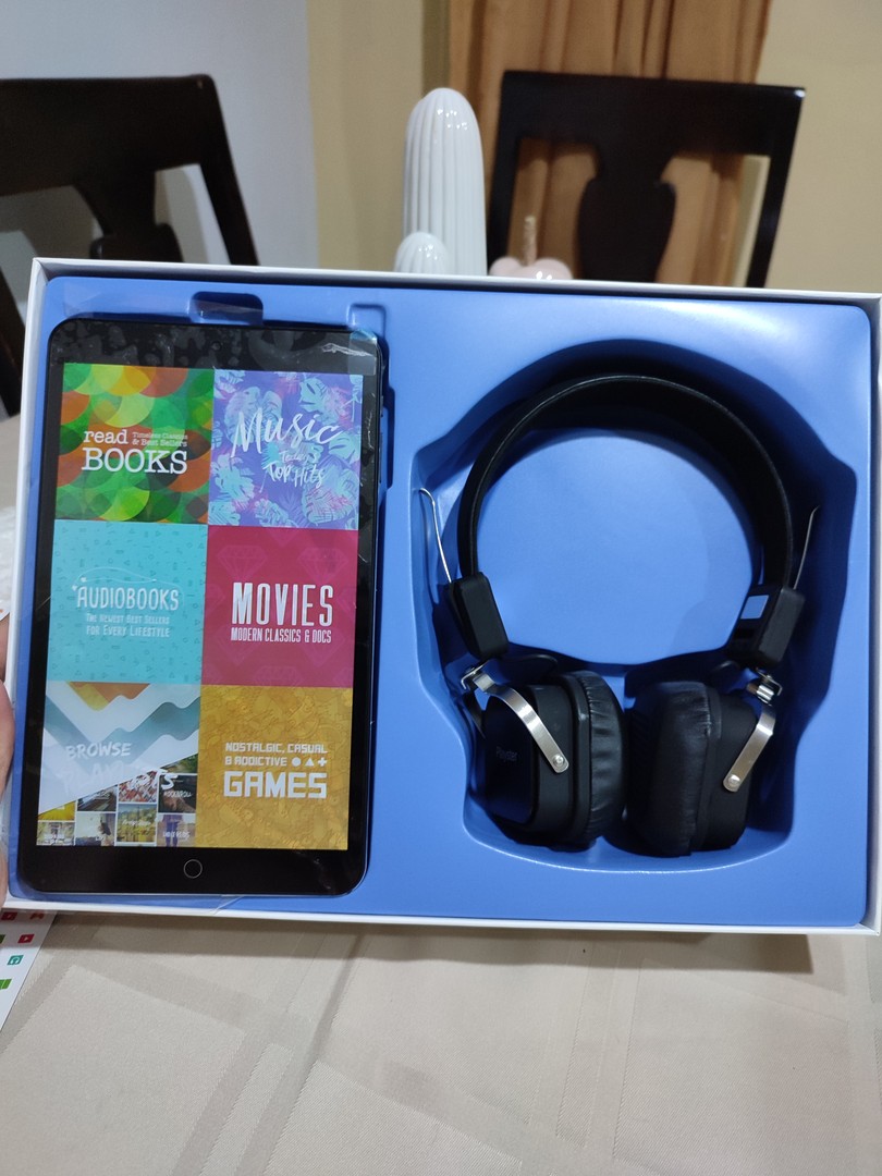 celulares y tabletas - Tablet playster 8 pulgadas , nueva en caja con sus audífonos de la foto y cargad