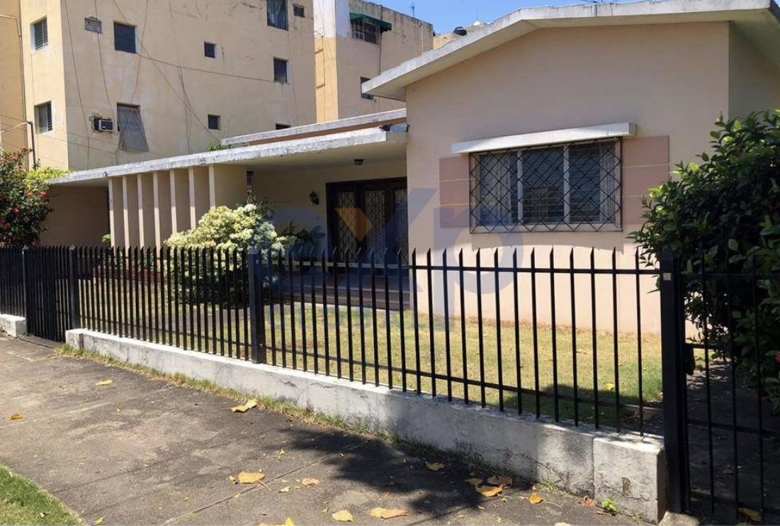 casas - Venta de casa de 786mts en el Distrito Nacional sector la julia Santo Domingo 1