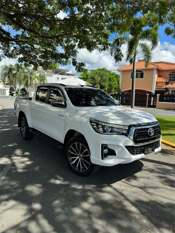 jeepetas y camionetas - 2020 TOYOTA HILUX 2.8