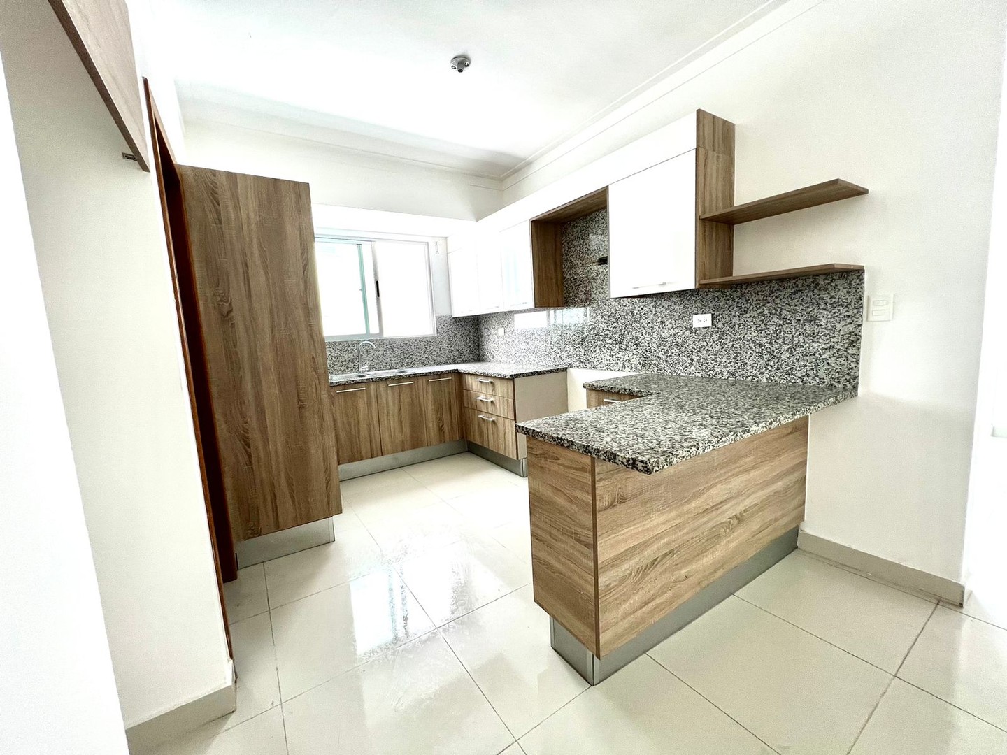 apartamentos - Apartamento Nuevo  en bella vista  5to piso 