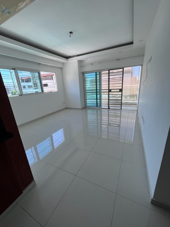 apartamentos - Alquilo en Evaristo Morales a 3 cuadras de acrópolis  center, piso alto  9