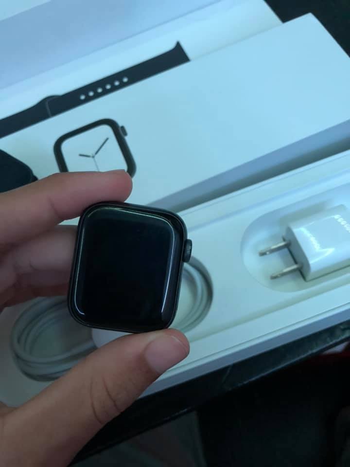 celulares y tabletas - Apple Watch series 4 40mm casi nuevo de caja