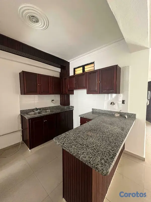 apartamentos - Apartamento remodelado de 3 hab con 2 parqueos lin 4