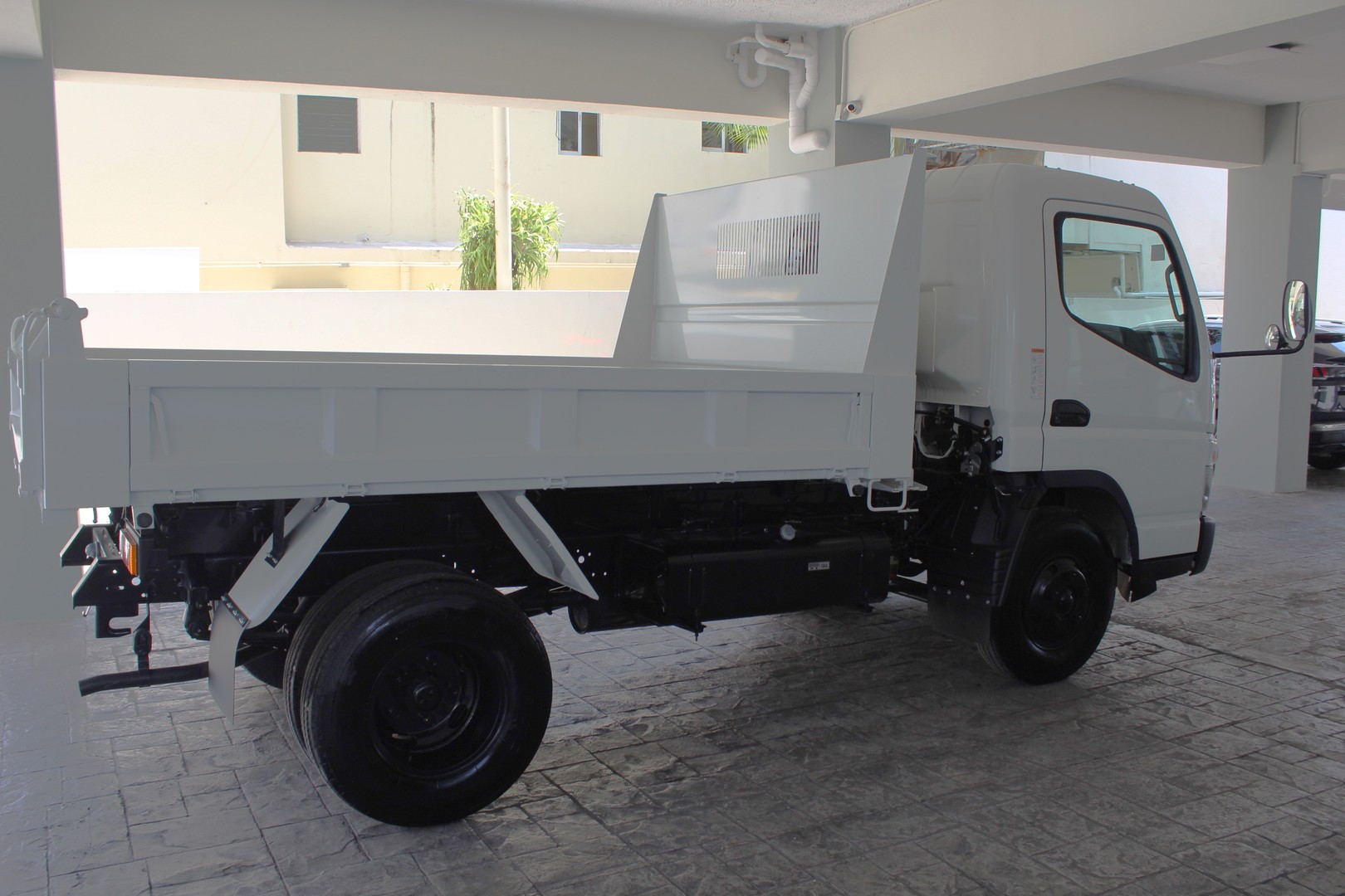 camiones y vehiculos pesados - Mitsubishi Canter Fuso Volteo 3M 2024 4