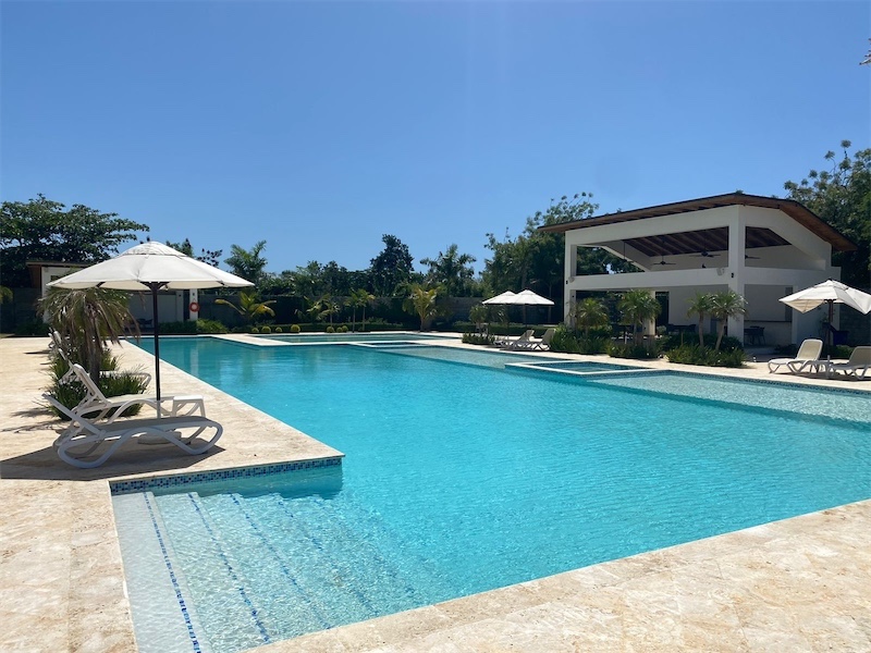 apartamentos - Venta de apartamento en Juan Dolio con vista al mar y piscina 3