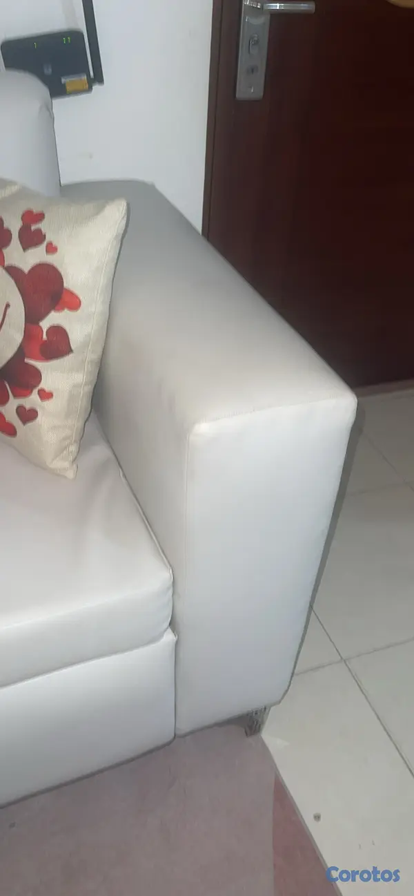 muebles y colchones - Mueble o Sofá blanco Biena Base de madera  2