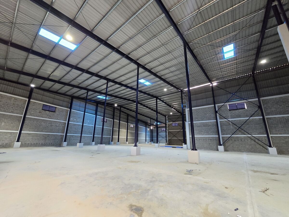 otros inmuebles - ALQUILO Nave Próximo al Merca Santo Domingo  Km 22 3
