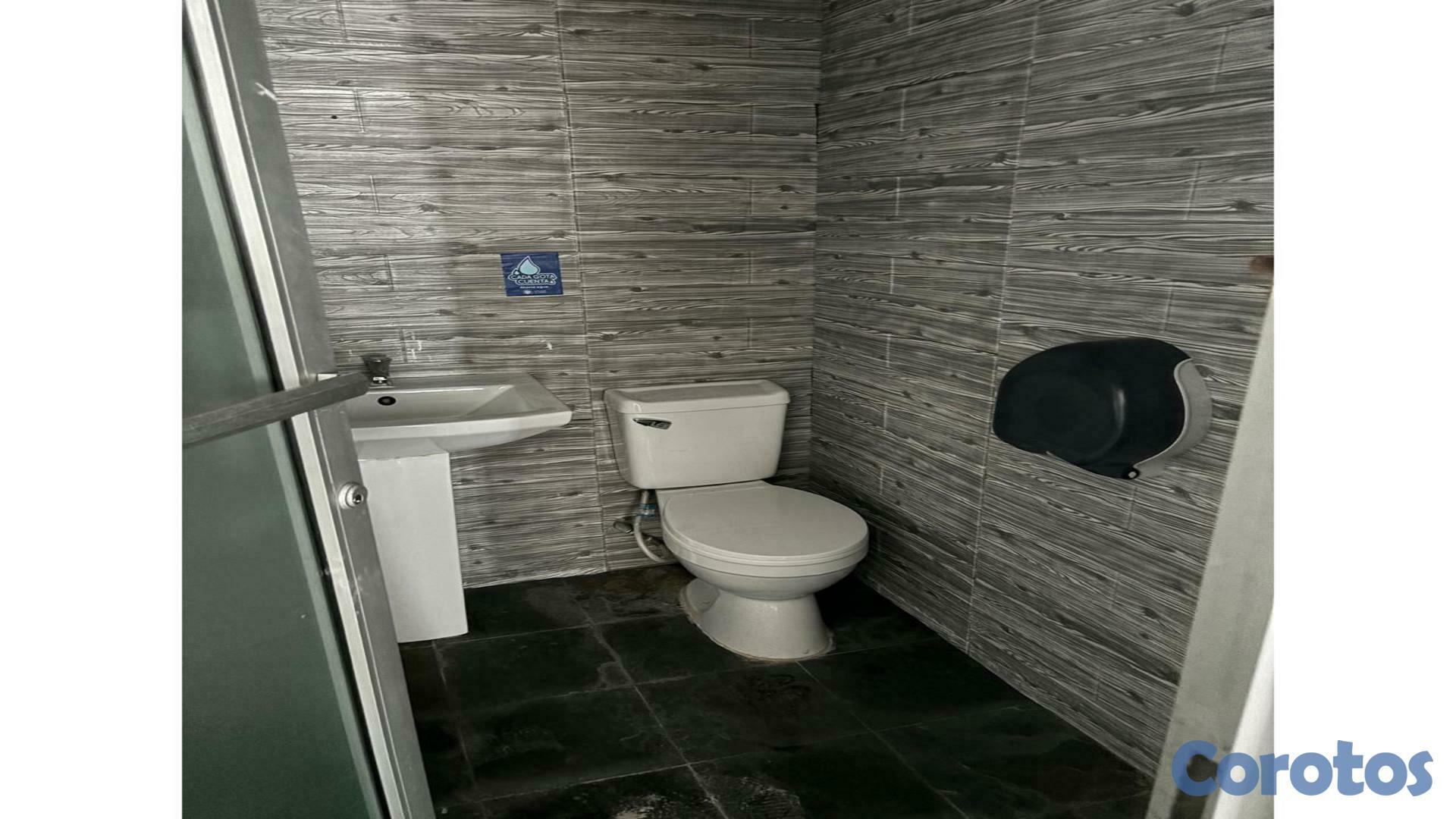 oficinas y locales comerciales - Alquiler Local Comercial Naco 1er Piso 136 Mts 2