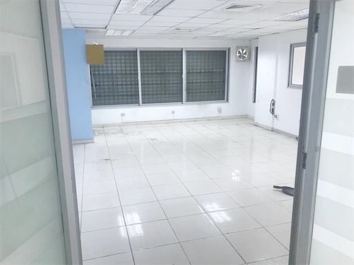 oficinas y locales comerciales - Local amplio y en zona céntrica y comercial 6