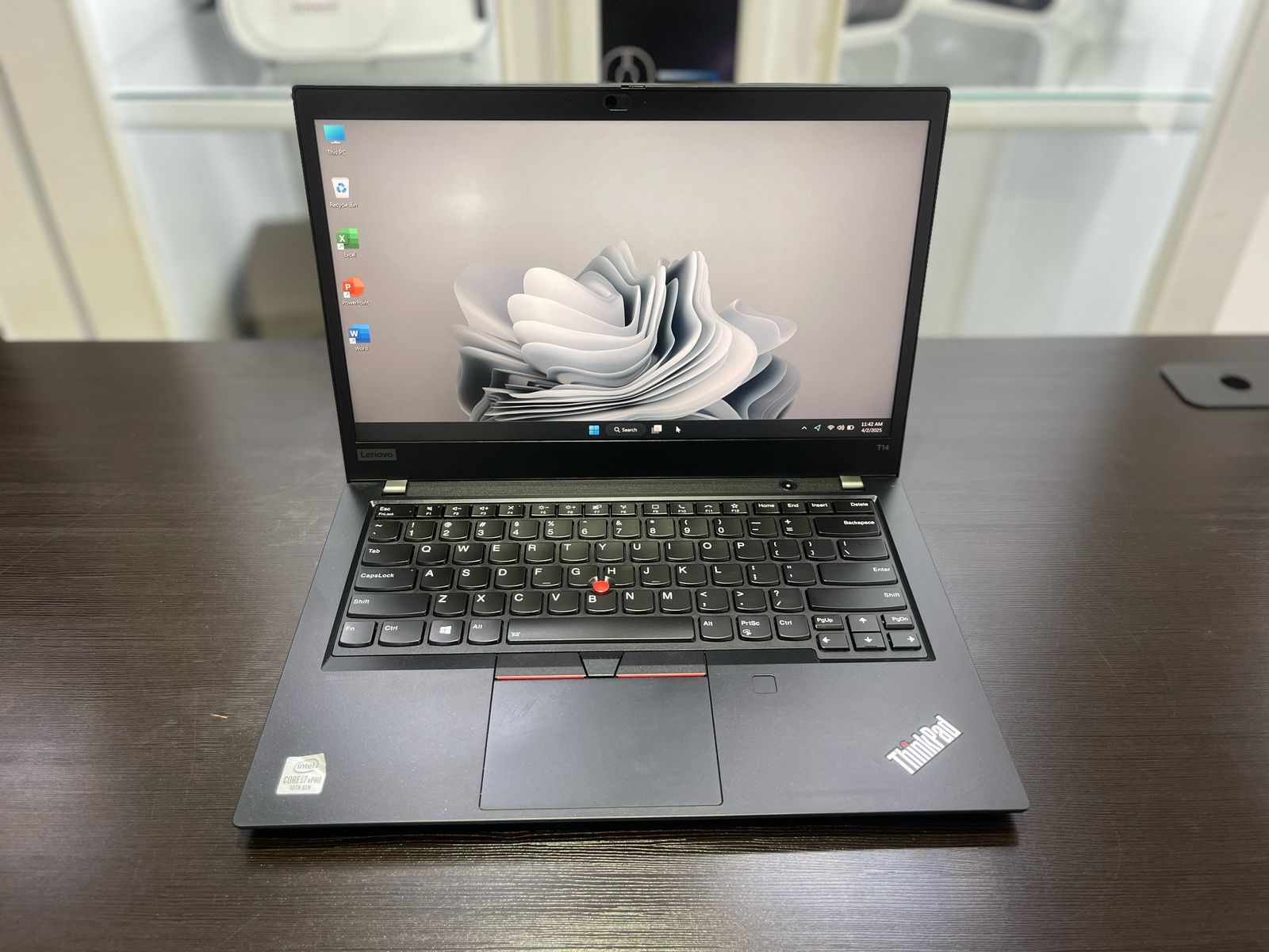 computadoras y laptops - LAPTOP THINKPAD T14 VPRO 1