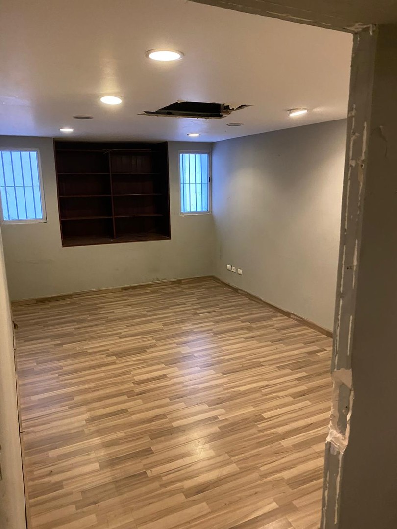 oficinas y locales comerciales - Sin intermediarios, rento o vendo local en naco en zona comercial/ escriba inf 5