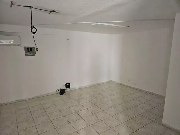 oficinas y locales comerciales - Local céntrico en el Millon 4