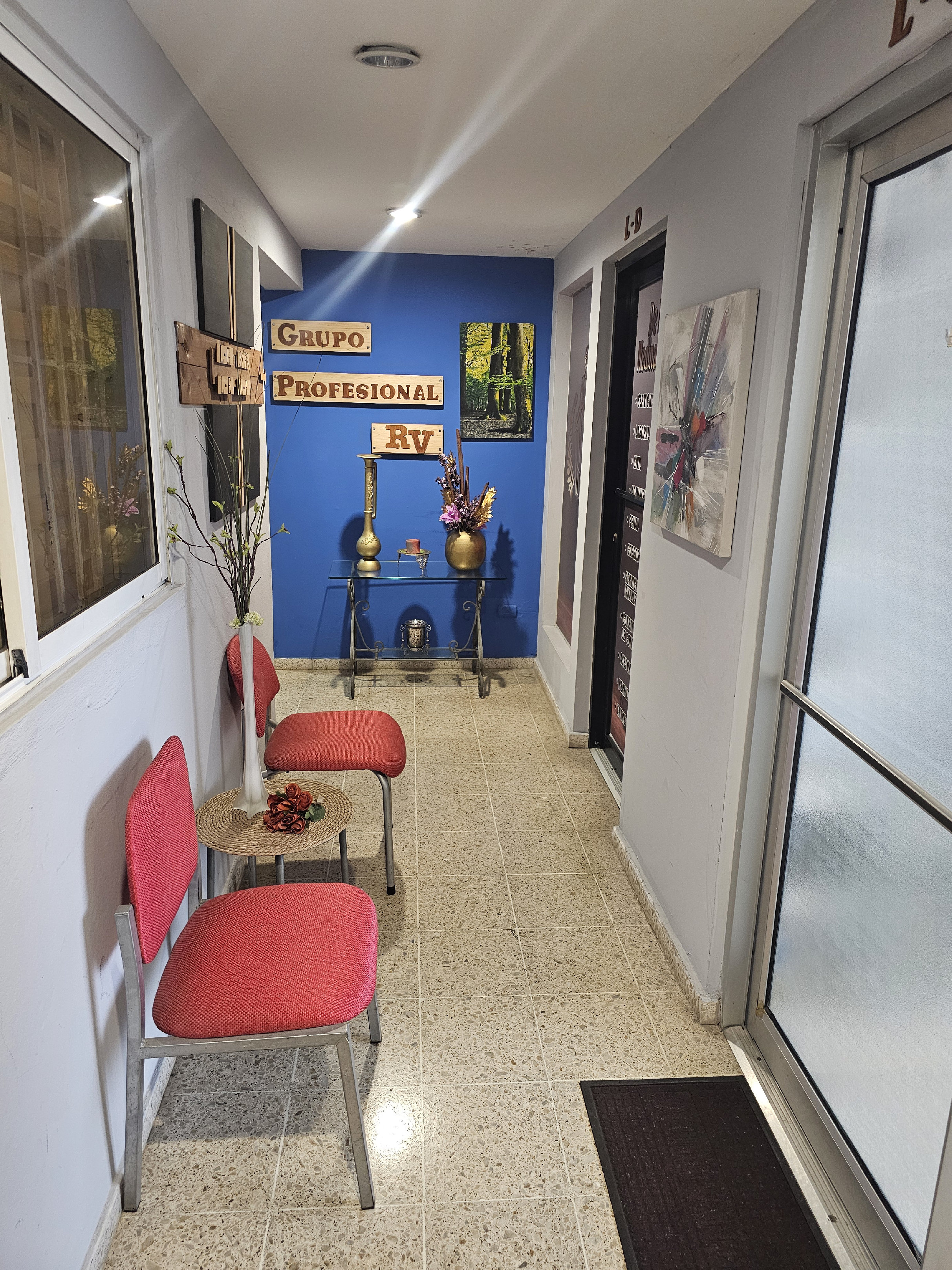 oficinas y locales comerciales - Local para oficina en la 27 de febrero. ( El millon)
