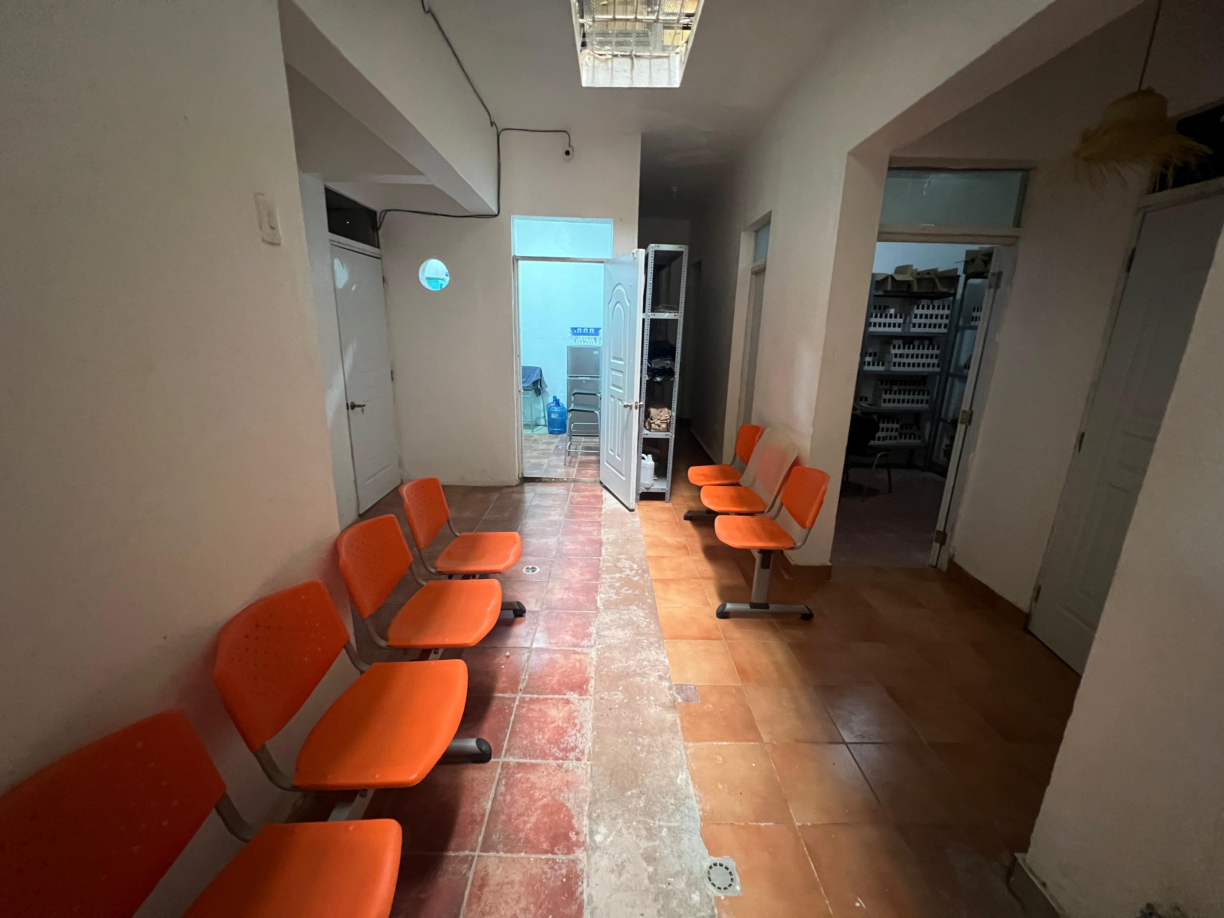 oficinas y locales comerciales - Zona Colonial  Se vende edificio en Zona Colonial  1