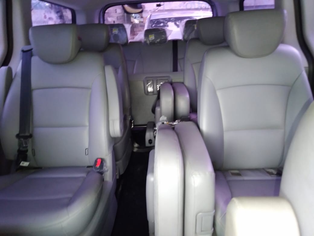 jeepetas y camionetas - hyundau starex gris  3