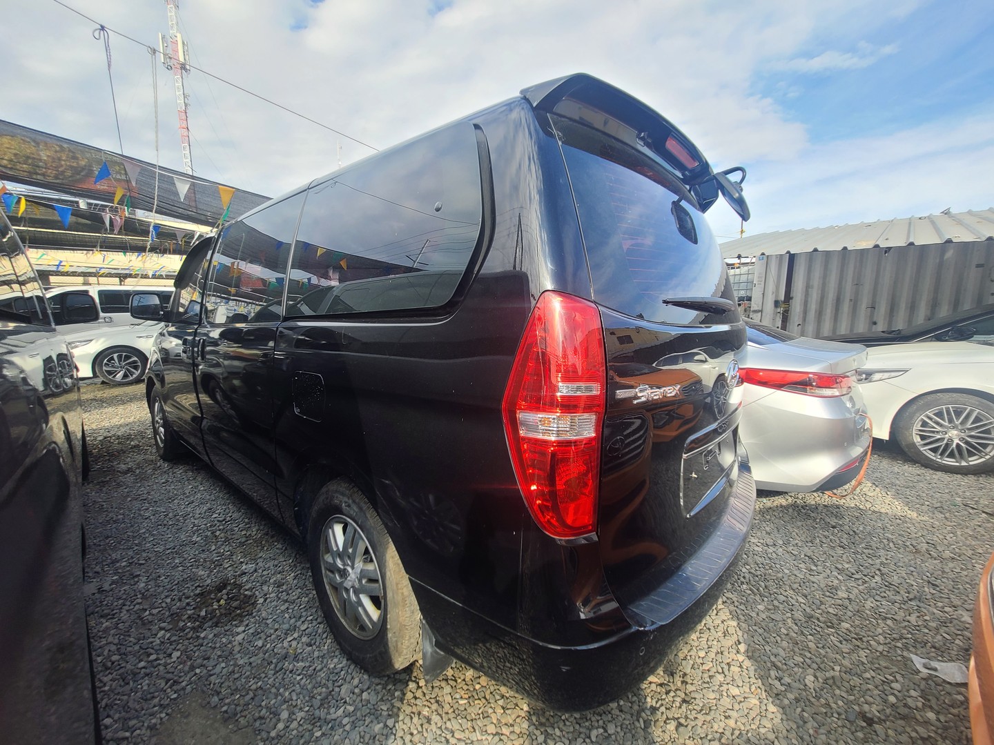 jeepetas y camionetas - HYUNDAI GRAND STAREX 2017 NEGRADESDE: RD$1,150.100 7