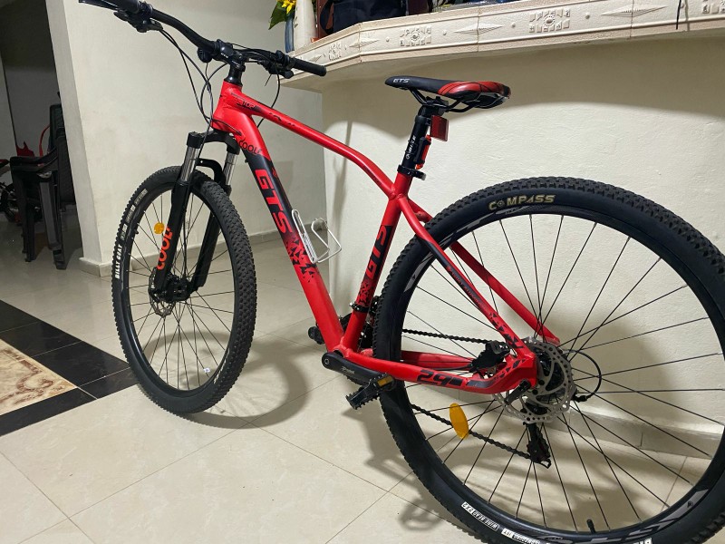 bicicletas y accesorios - Se vende Bicicleta GTS Aro 29L color Roja, 10/10 venga a verla y se la lleva!😄