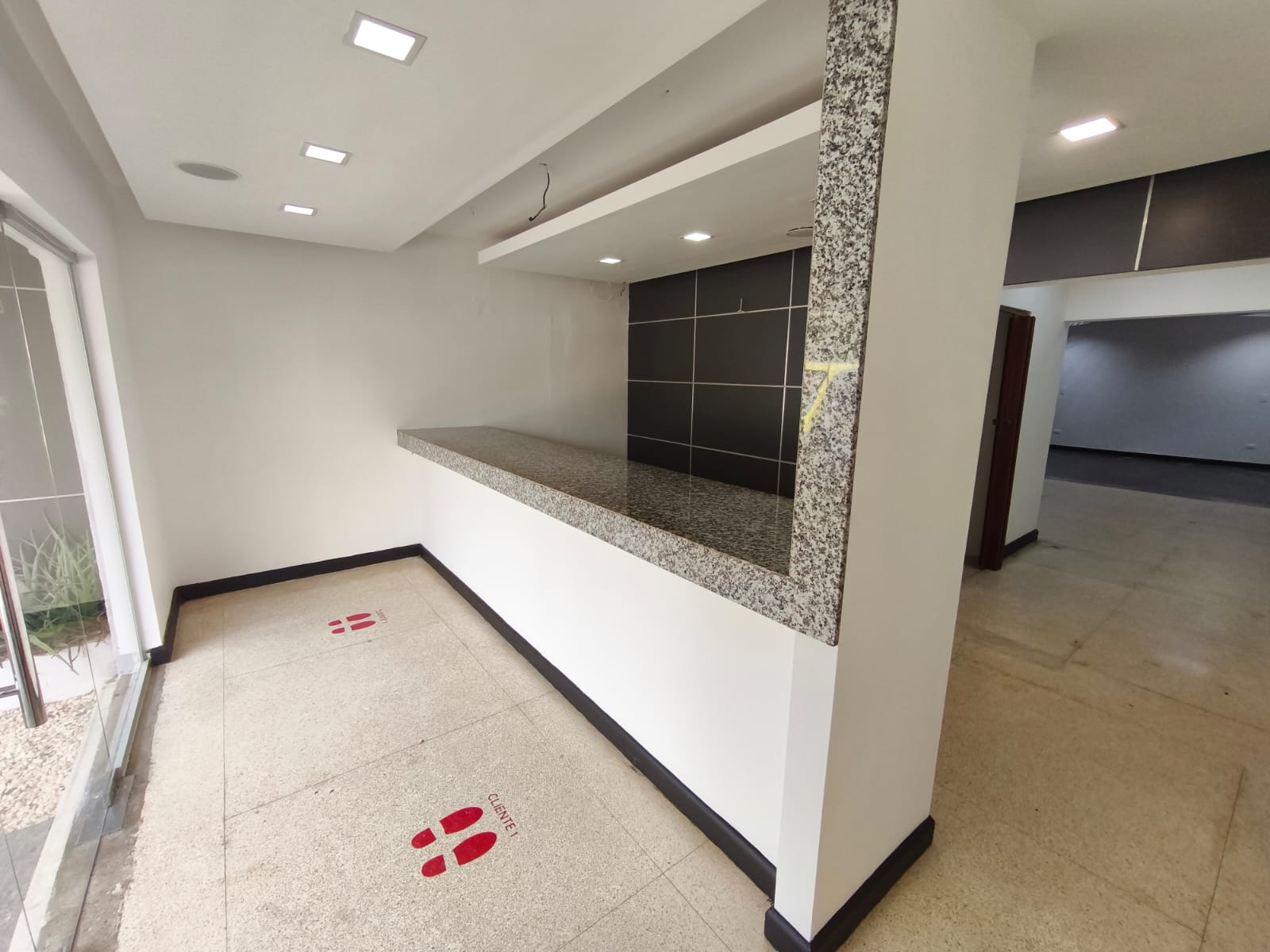 oficinas y locales comerciales - Alquilo local 1er Nivel Naco ma 5