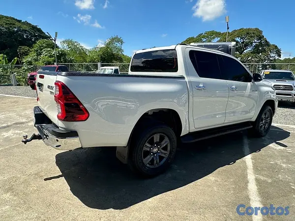 jeepetas y camionetas - Toyota hilux srv 2022 4