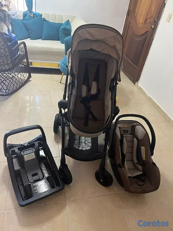 coches y sillas - Vendo combo de coche para bebé con portabebé y bas 5
