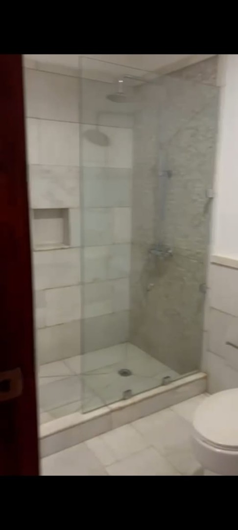 apartamentos - Vendo oportunidad moderno apartamento en Evaristo morales 🕹 US$195,000   5