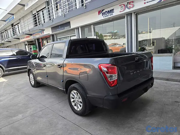 jeepetas y camionetas - KGM REXTON 2021 GRIS OSCURO DIESEL 6