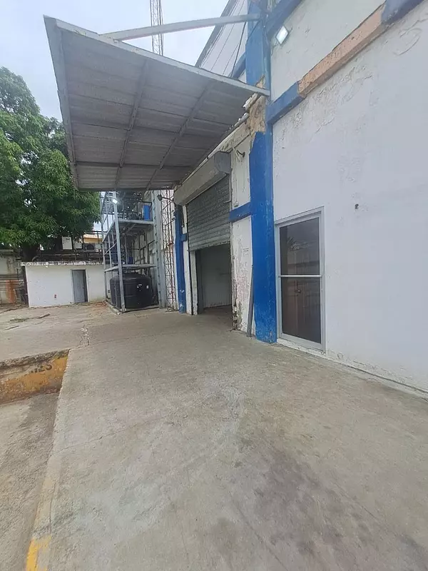otros inmuebles - Alquilo Nave 1,200 mts con cuarto frio  en la Av. Monumental 
 6