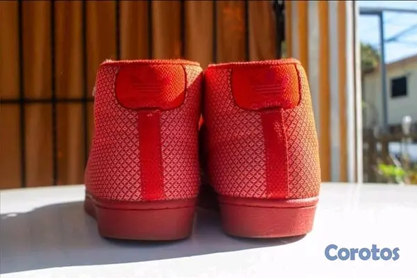 zapatos para hombre - Adidas Triple Red Size 9 US Usados 4