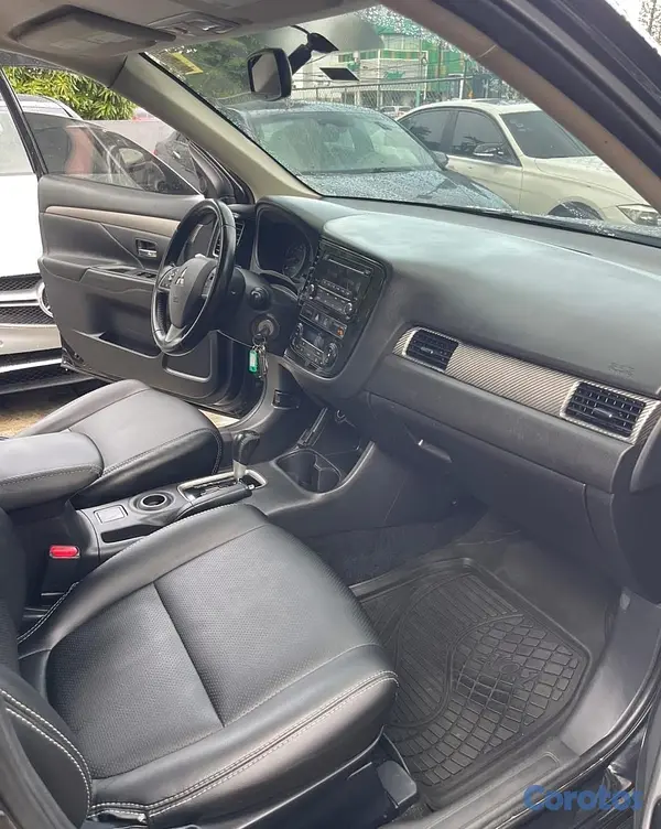 jeepetas y camionetas - MITSUBISHI OUTLANDER 2015 7