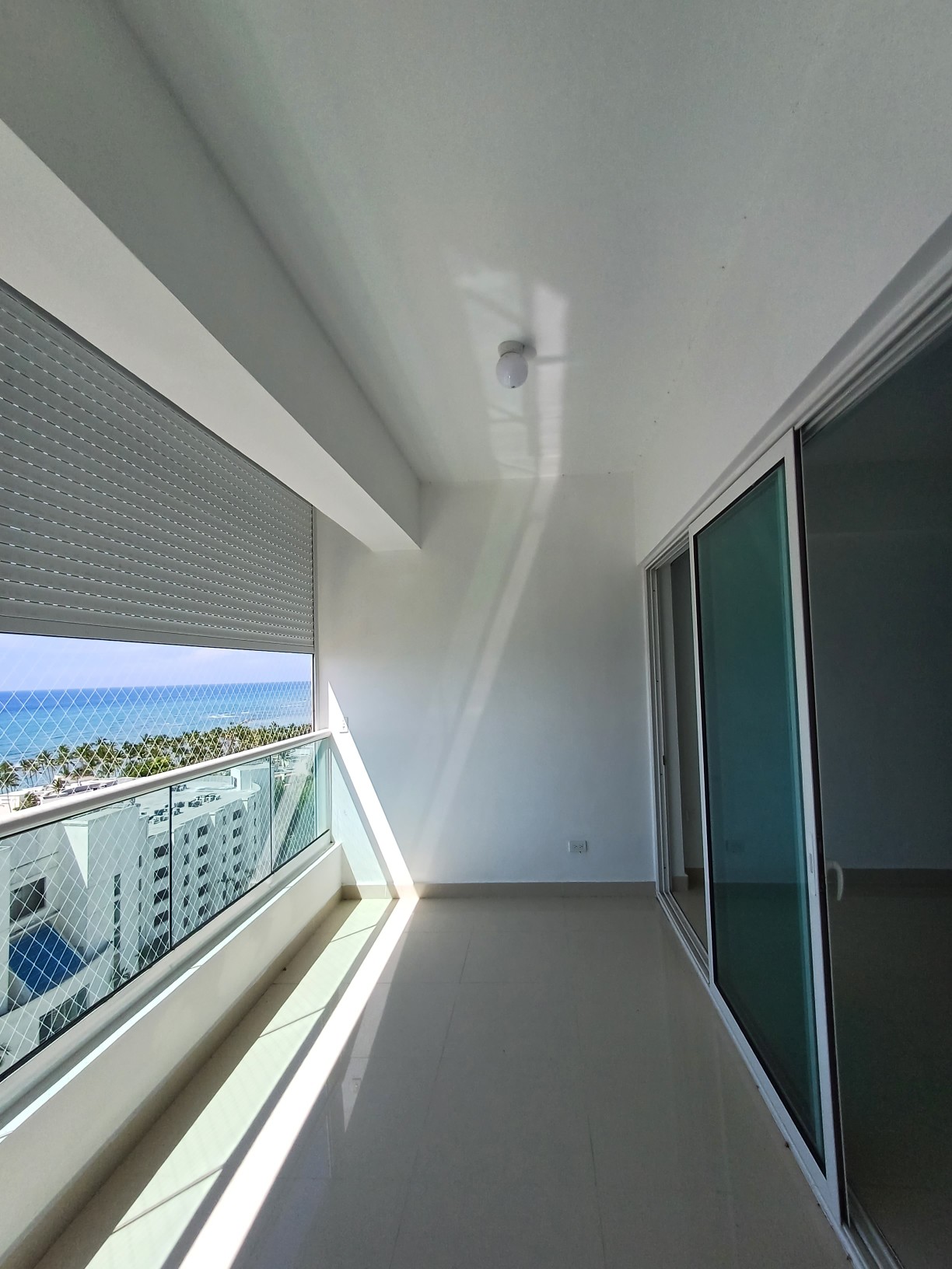 apartamentos - Vendo en Juan Dolio, hermoso apartamento con vista 360 del mar con línea blanca 2