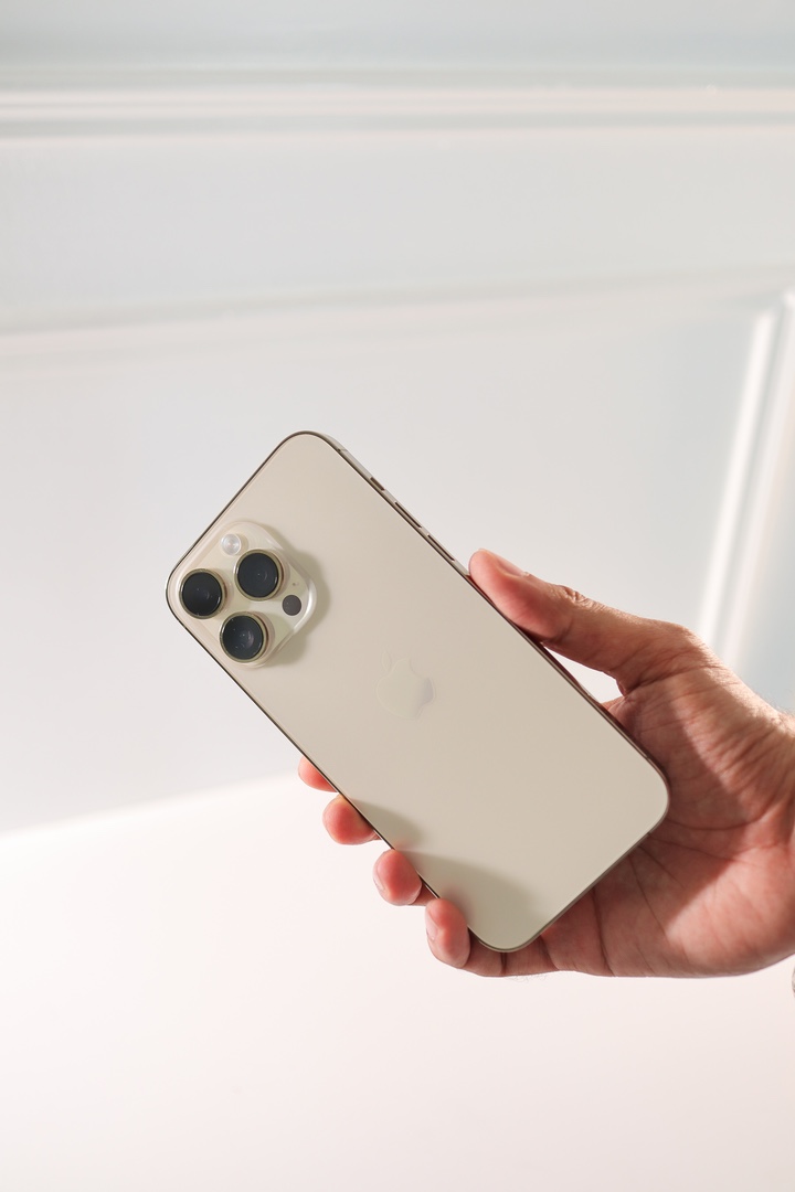 celulares y tabletas - iPhone 14 Pro Max 1TB Gold Como Nuevo, Desbloqueado 0
