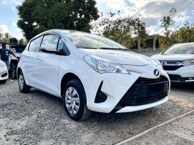 carros - Toyota Vitz 2018  1