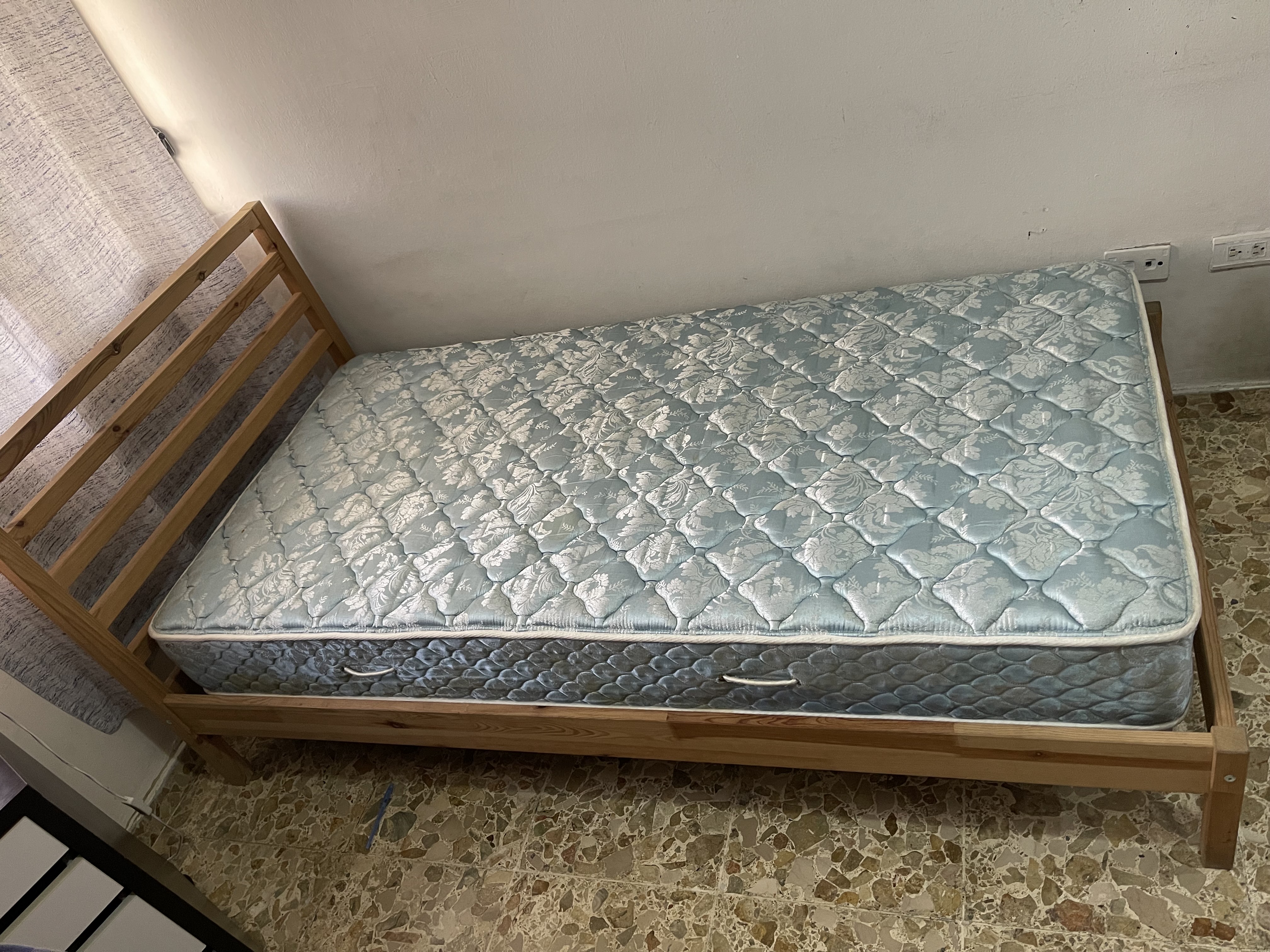 muebles y colchones - Cama Twin de Ikea (incluye colchón) 1