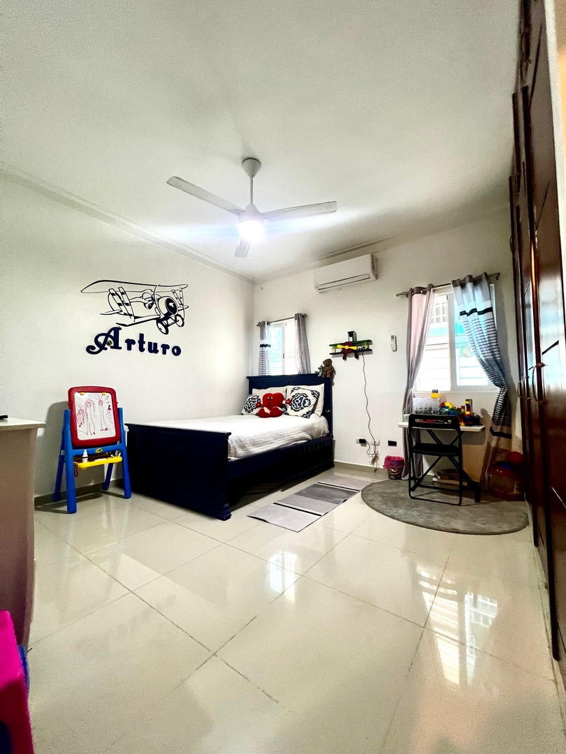 apartamentos - El Millón📍D.N.
🏷️US$215,000.-
•Área de 197 Mts
•1 er Nivel  •3 Habitaciones 
 8