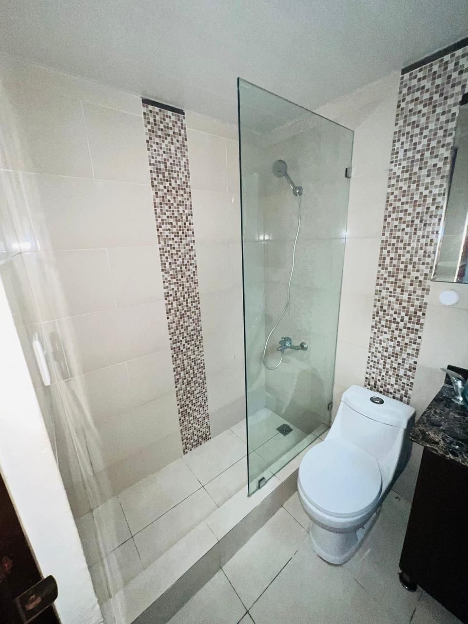 apartamentos - venta de apartamento 2do nivel en la autopista de san isidro Santo Domingo este  7