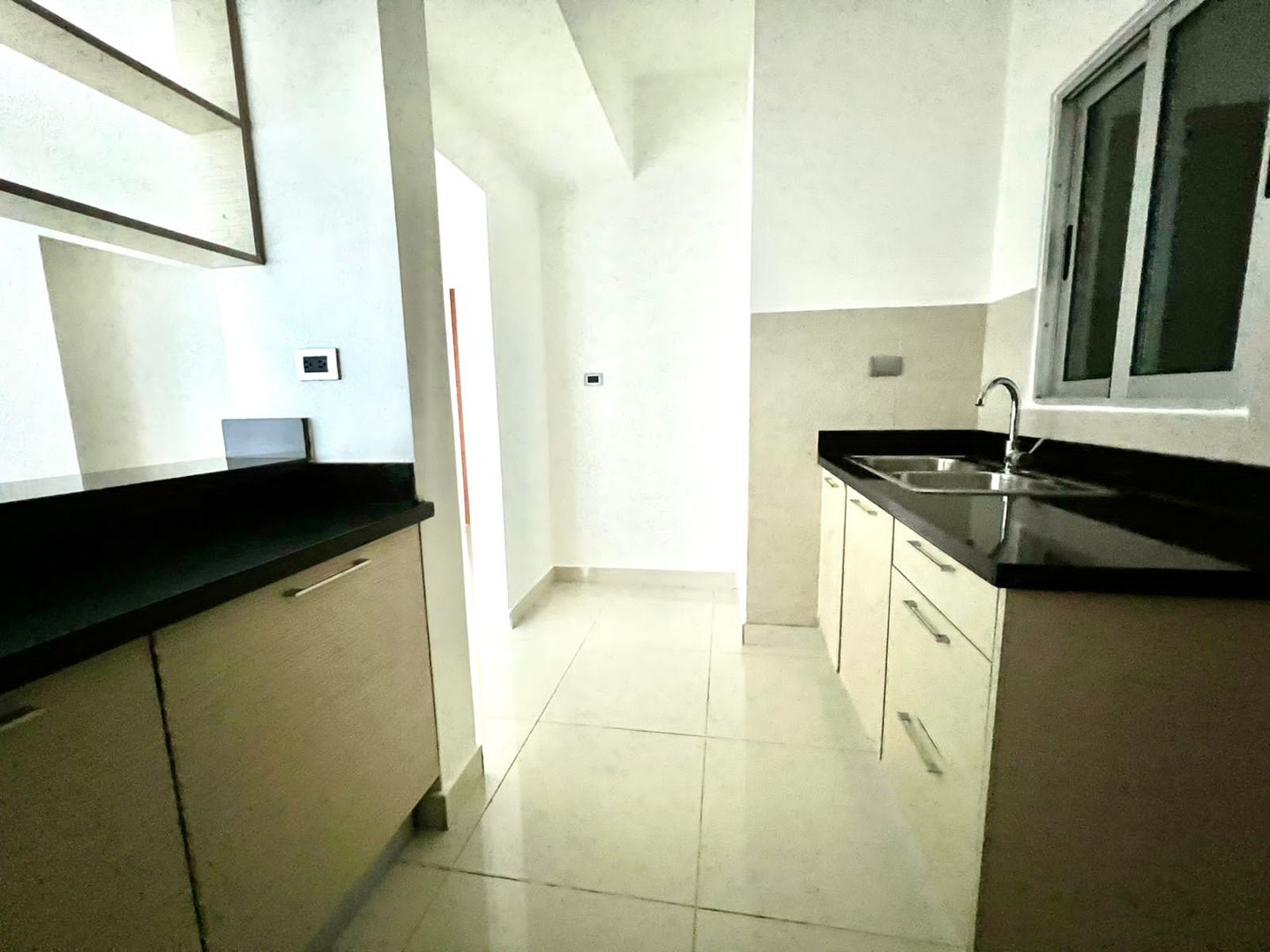 apartamentos - 📍Ensanche Naco
Aquilo Apartamento Vacio en Torre Moderna
 US$1,300  8