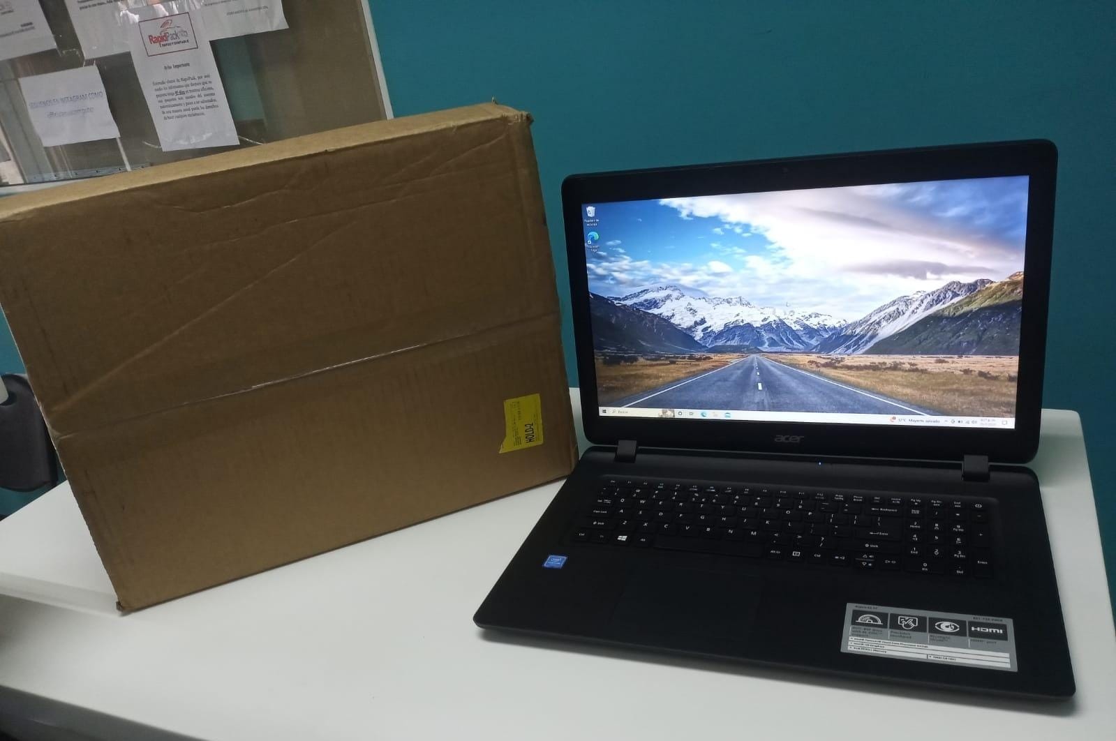 computadoras y laptops - Laptop, Acer Aspire ES1-732 / 6th Gen, Intel Pentium N4200 / 8GB DDR3 / 250GB SS