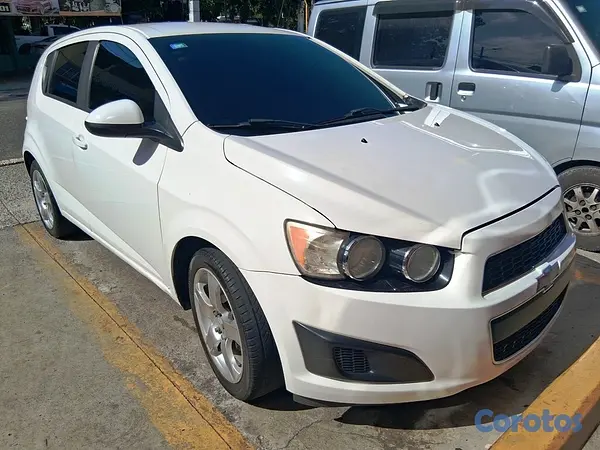 carros - Chevrolet Sonic LS Hatchback 2015 Mecanico  3