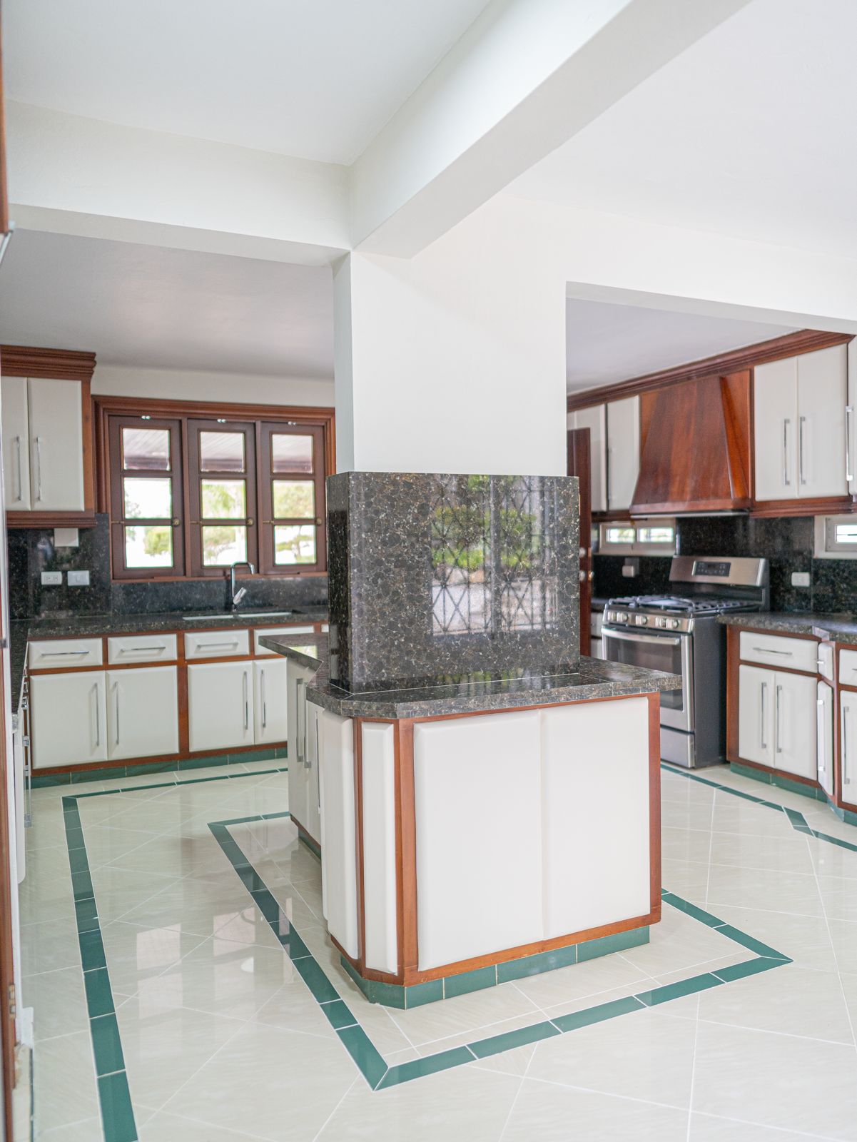 casas - Se Vende Exclusiva Mansion con Piscina, Cerro Alto 4