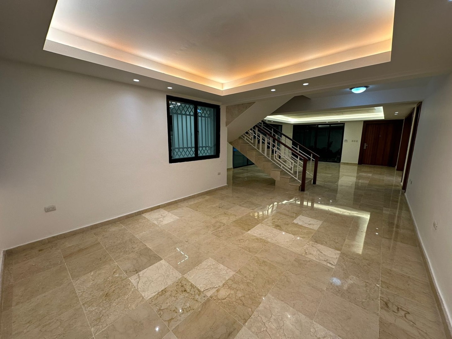 apartamentos - Casa en Alquiler con Línea Blanca
BELLA VISTA SUR
USD 6,300.00

 8