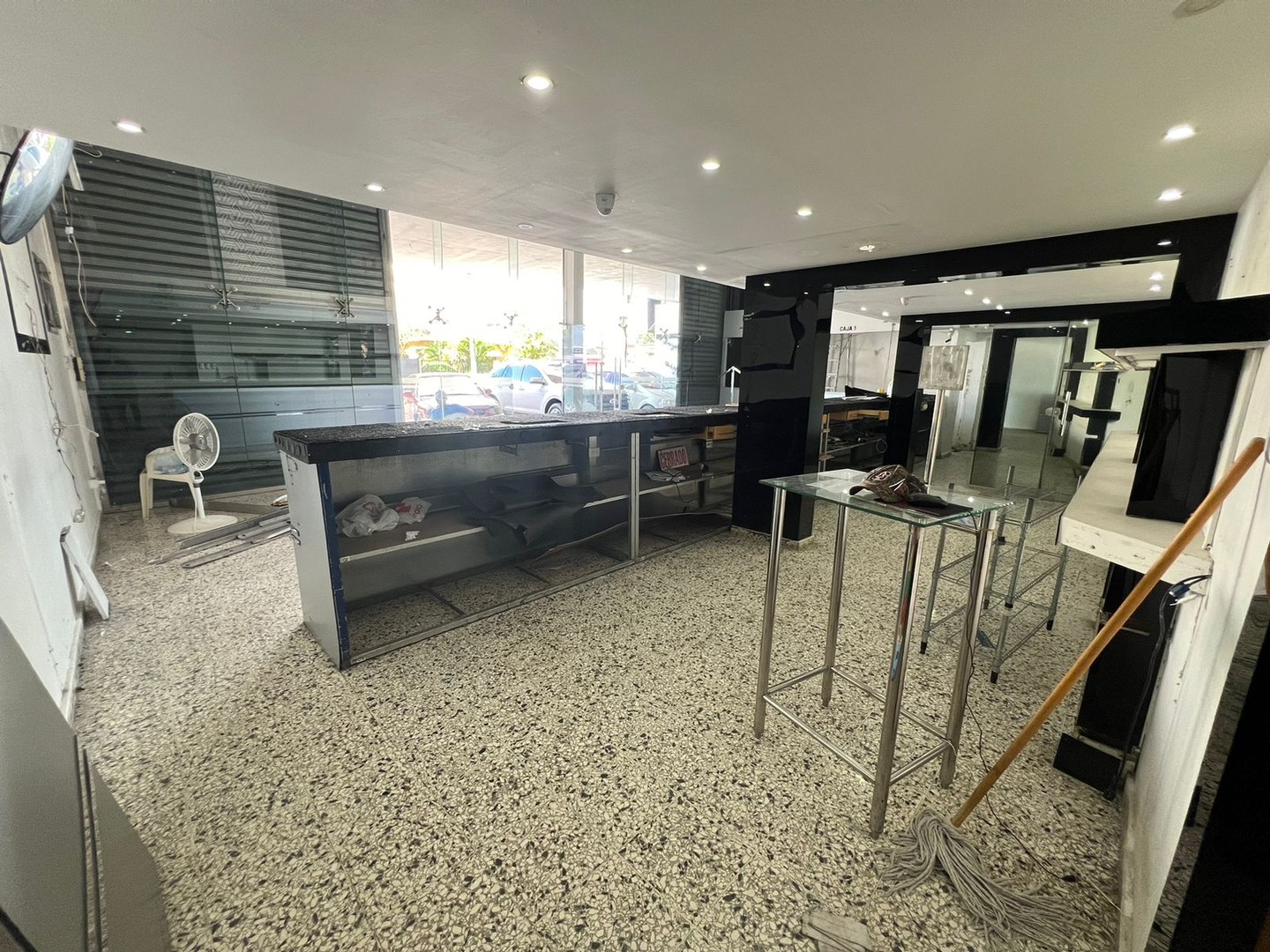 oficinas y locales comerciales - 🔵 Alquilo local con nave en el quisqueya